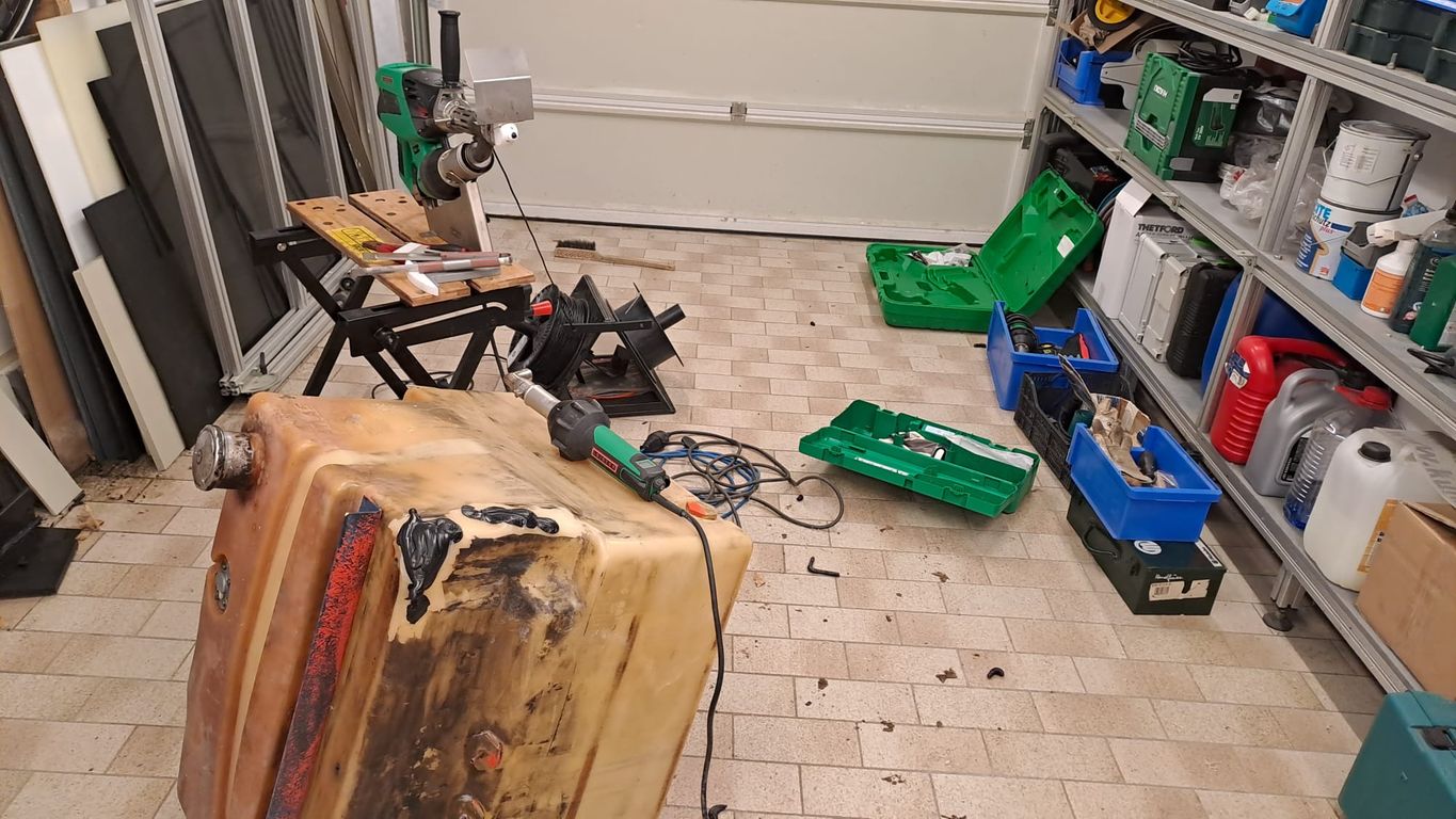 Altals Bagger Kunststofftank Rekonstruktion PE Schweißen